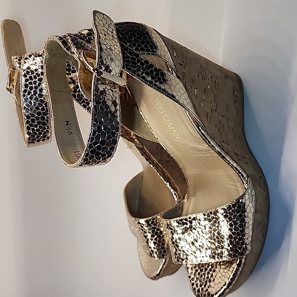 Stuart Weitzman Metallic Snakeskin Wedge Sandals Gold Platform - Picture 4 of 16